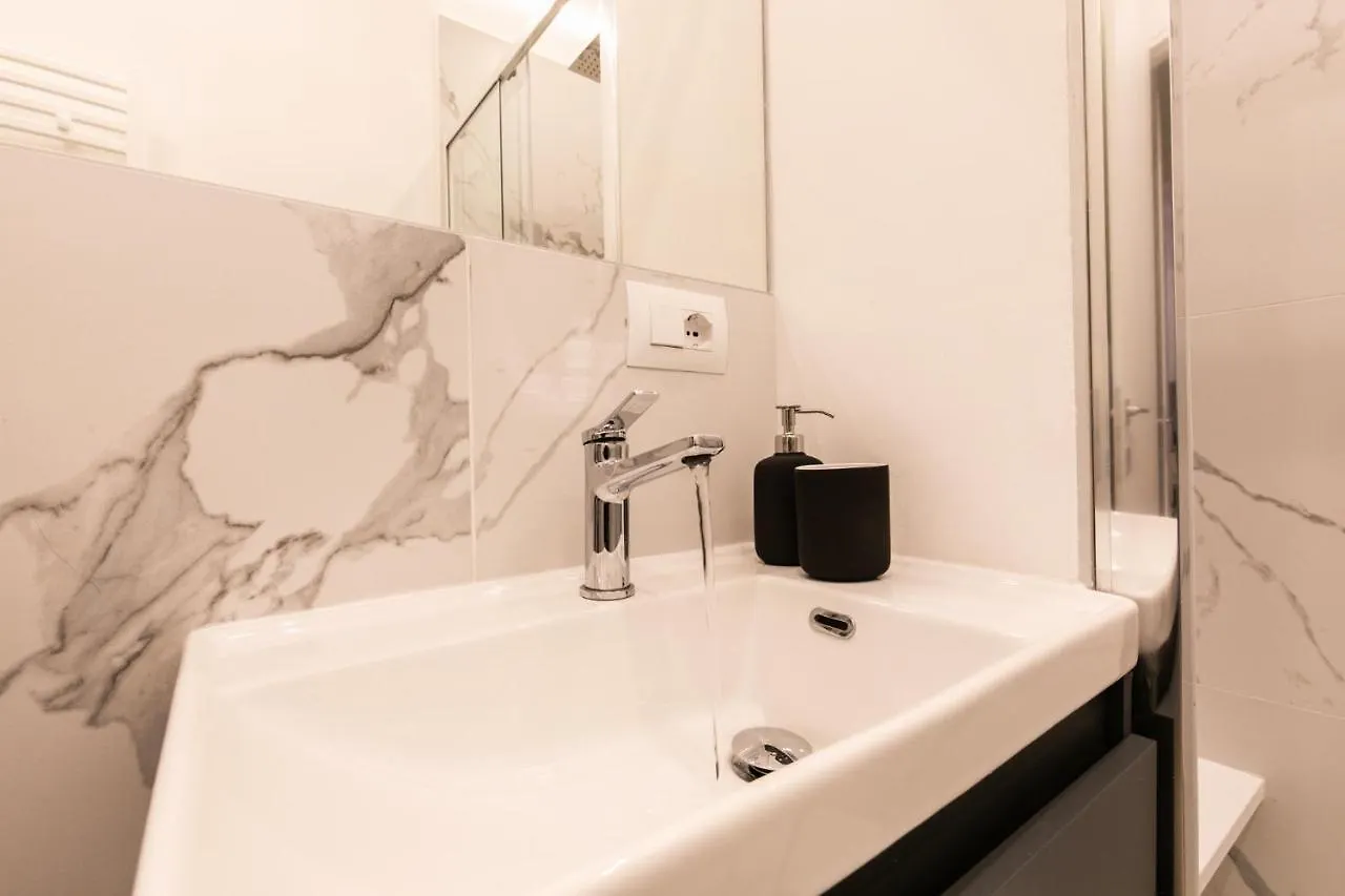 Luxury Apartment - A Due Passi Dal Centro Di Milano 0*,